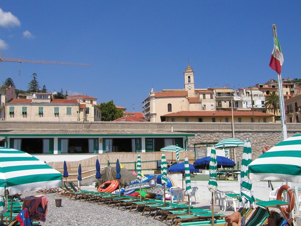 Villa Emma Ospedaletti Luaran gambar
